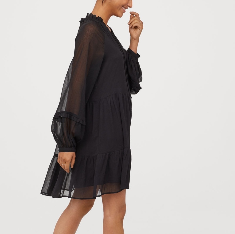 Black flowy H&M drress for fall